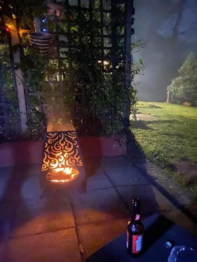 'Morris' The Shepherd'S Hut And Woodland Hot Tub Experience Καρμάρθεν Εξωτερικό φωτογραφία